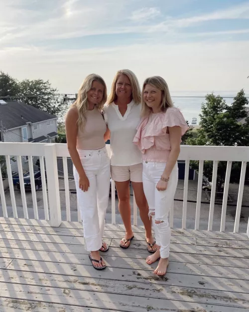 Mom and daughters by Toven2