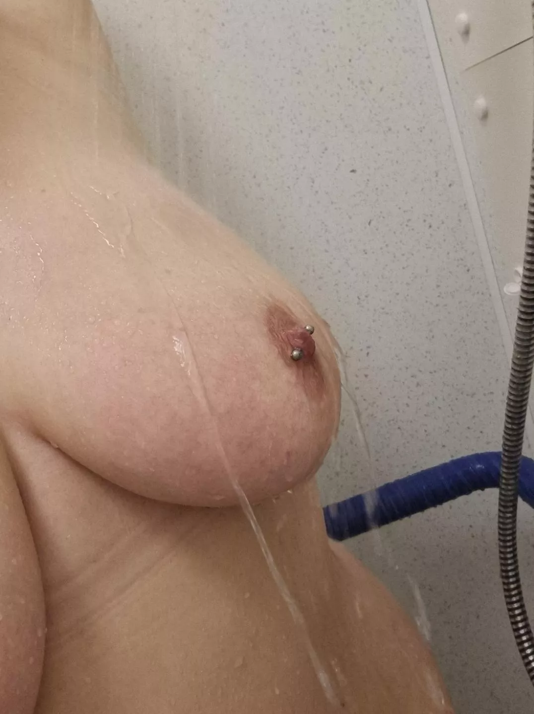 Mom bod and metal fun 😜 posted by xxxMissAxxx