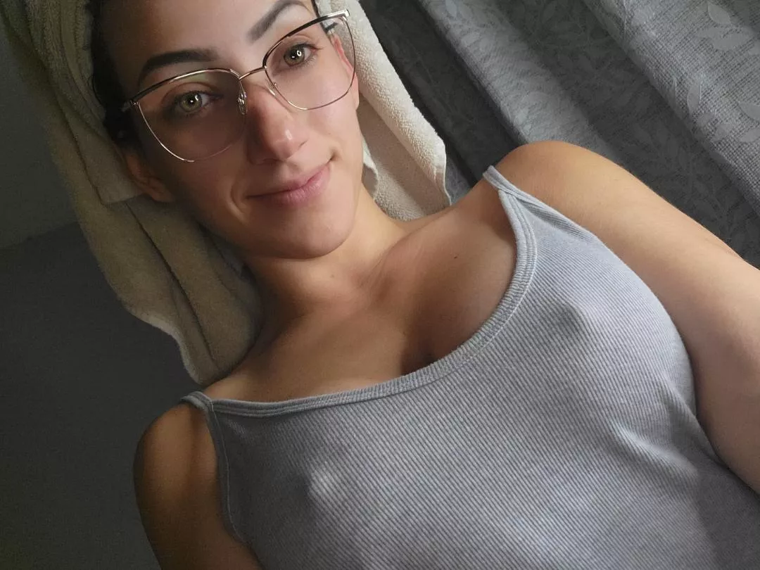 mom fresh out of the shower....I think the girls are still a bit chilly posted by daphne_63