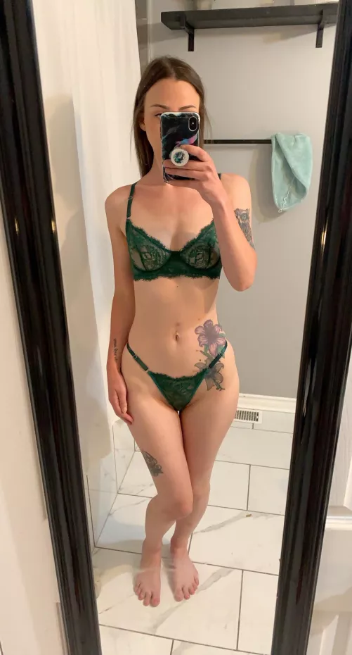 Mom of 2 and naughty for you 😈 by NikkiNaughty95