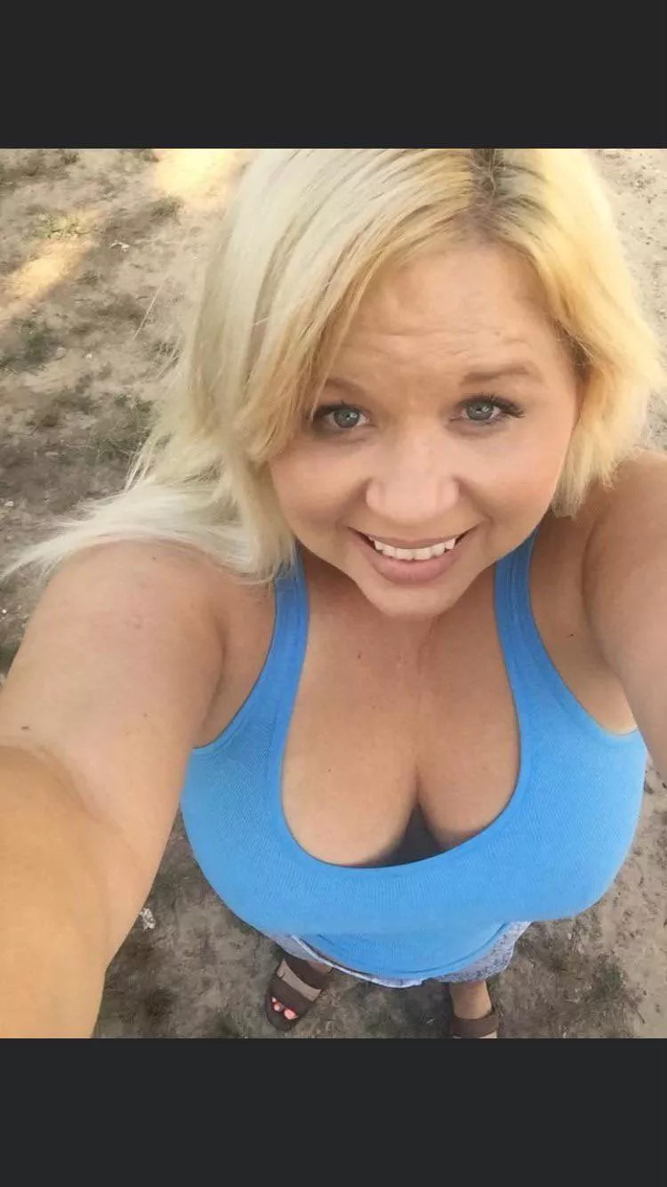 Mom sent me this showing her outfit posted by Sea-Solution-6679