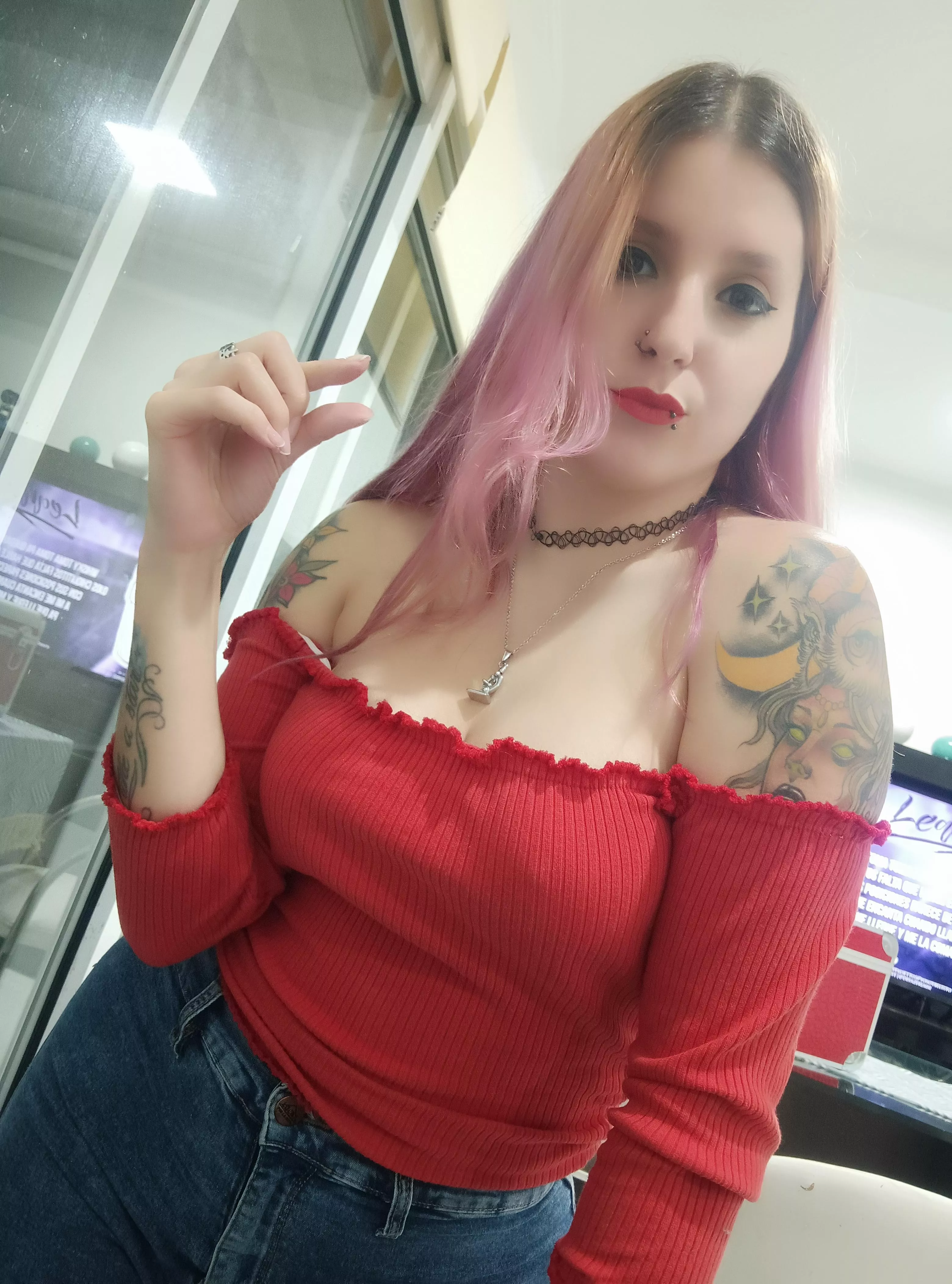 Mommy is bored 🙄 I want to laugh 🤣🤣 [domme] posted by Scorpio_queen_87