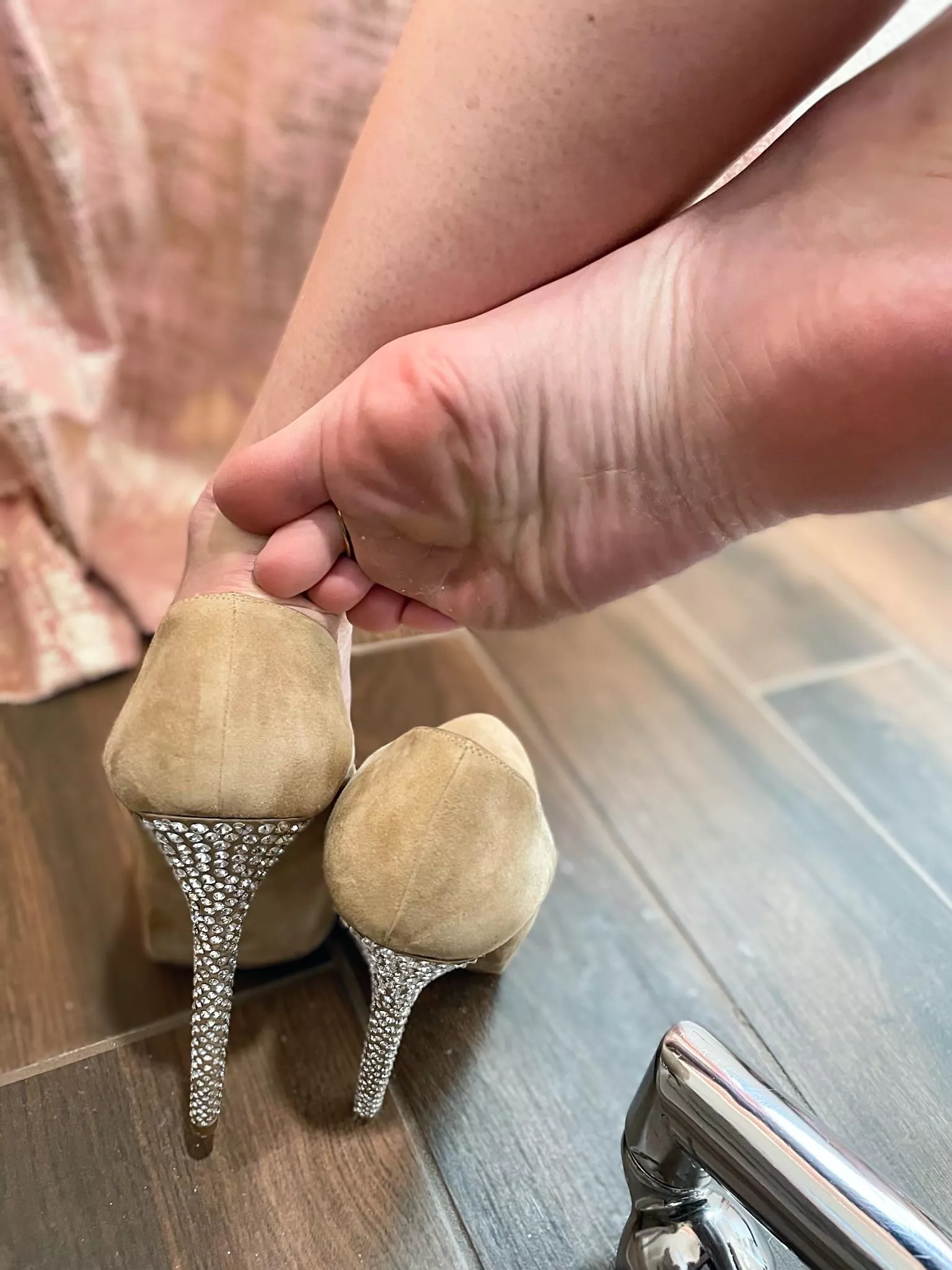 Mommy needs her soles rubbed! posted by prettydirtyfeet