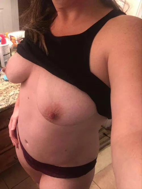 Mommy of 2 feeling sexy today. [IMAGE] by rocksumo