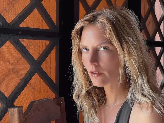 Mona Wales by ComprehensiveTerm186