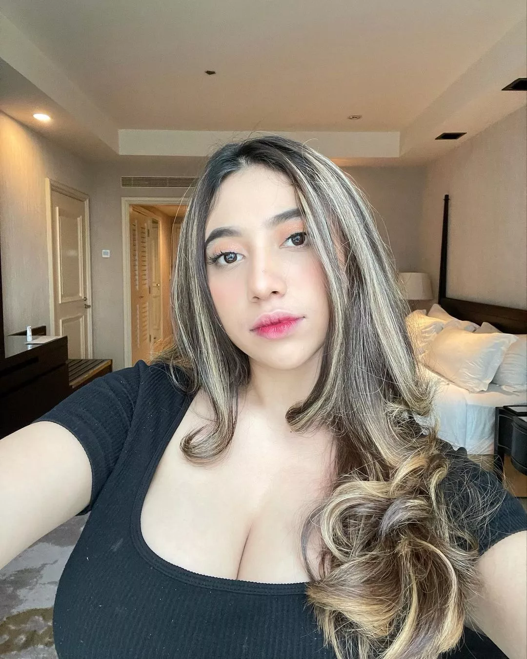 Monikajejee posted by ranazoik