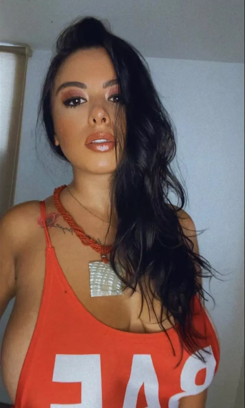 Montse 🔥 posted by bbyboi305