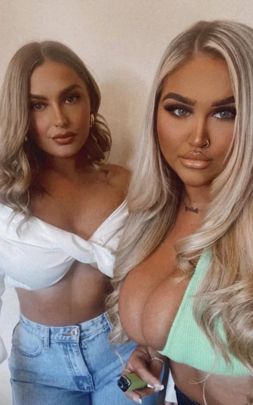 More sexy friends by BoobsRJustGreat