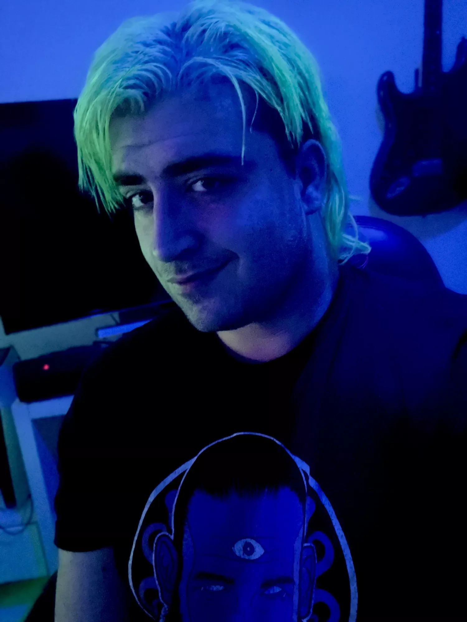 More than a little obsessed with this UV hair dye ngl posted by Kiel297