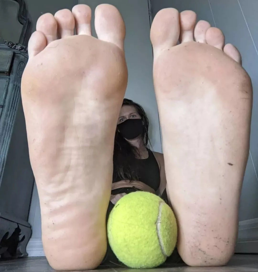 morning 💕 posted by bigfitfeet