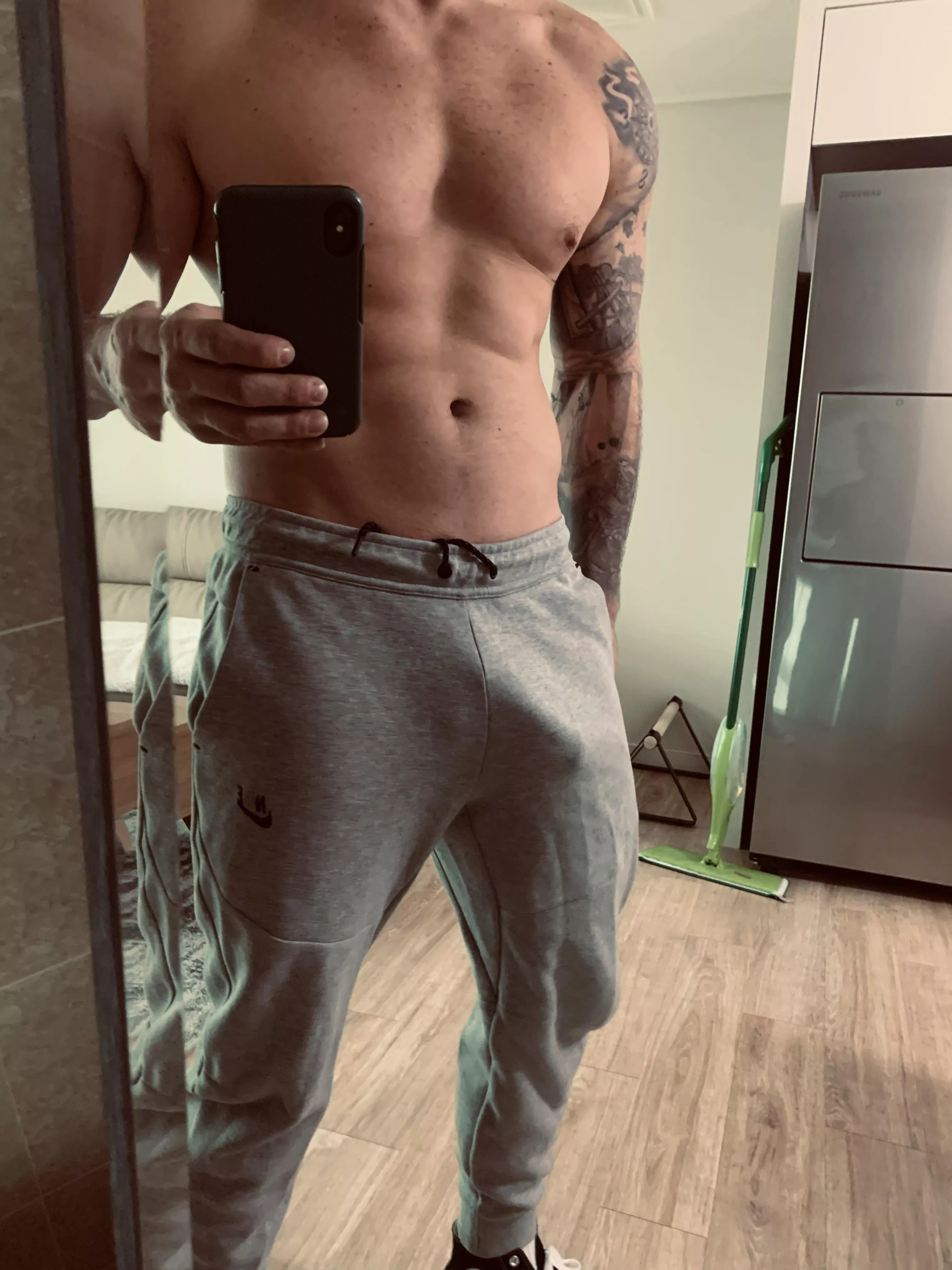 Morning 🪵 posted by hnoleuk