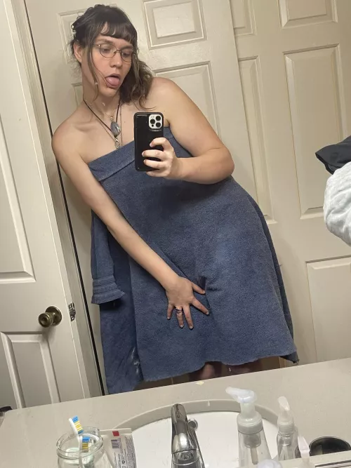 Morning bed head girl ✨ by Opheliadelia