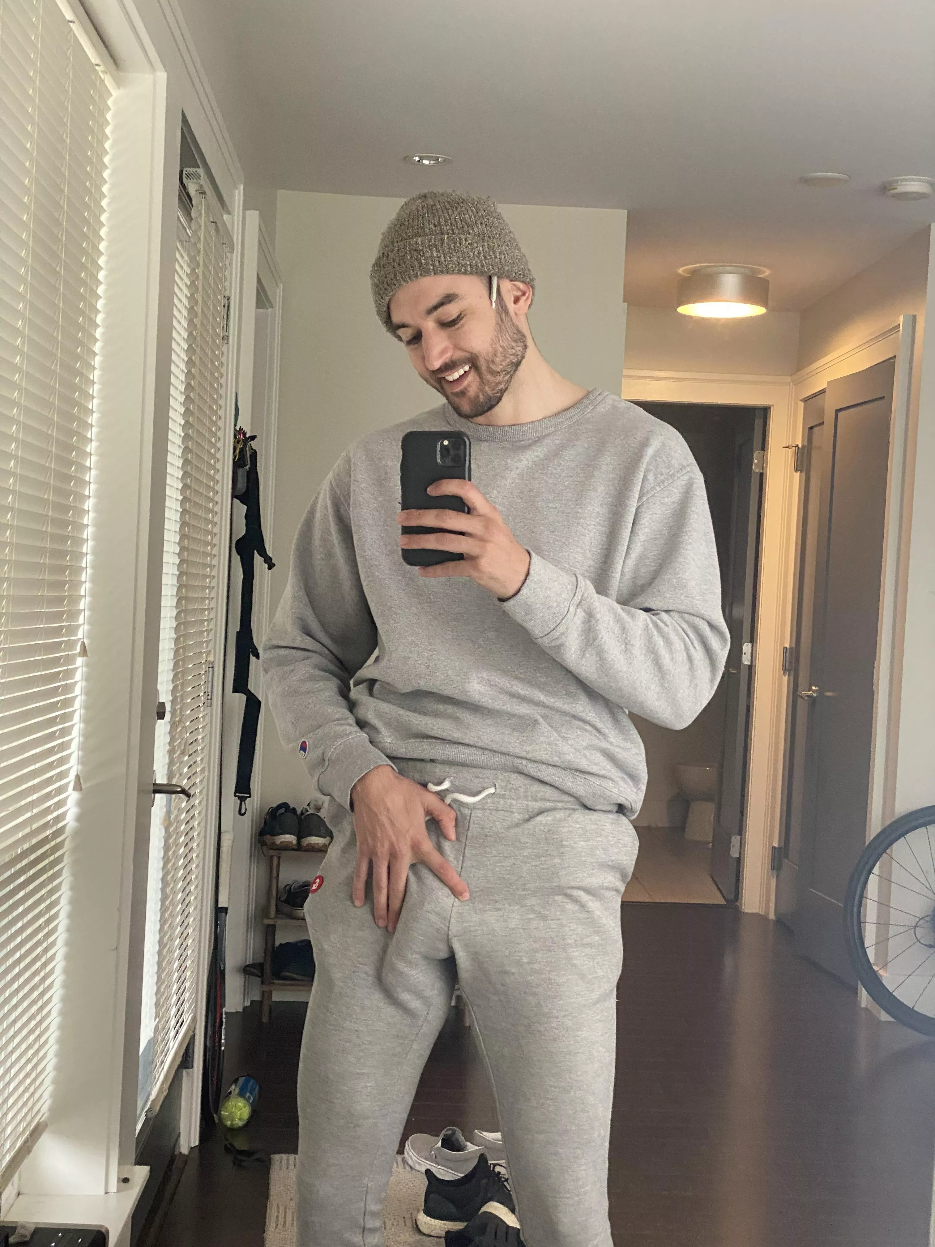 Morning bulge :) posted by Justinbarberfit