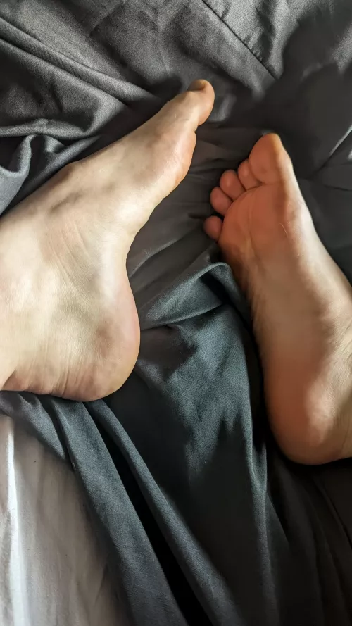 morning feets 😉🦶 by Nervous-Procedure584