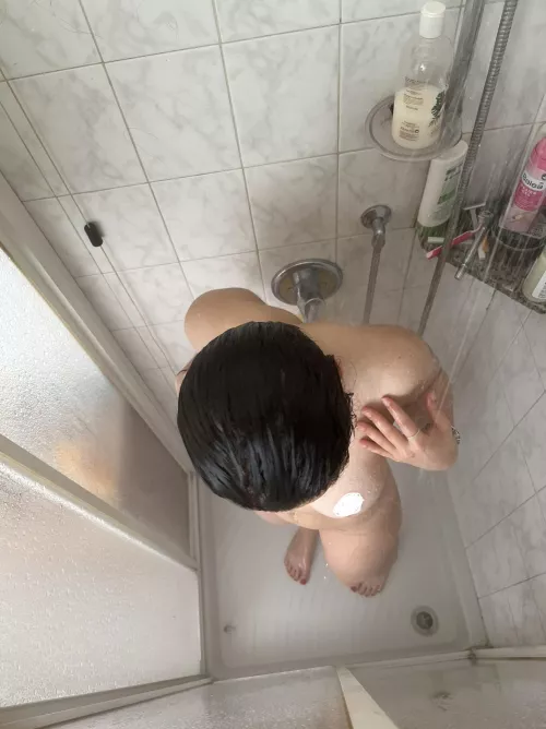 Morning showers are my favorite💦🤤 by Julia_bird01