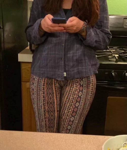 Morning wife hips🔥😈🍑 by Altruistic-Egg-9921