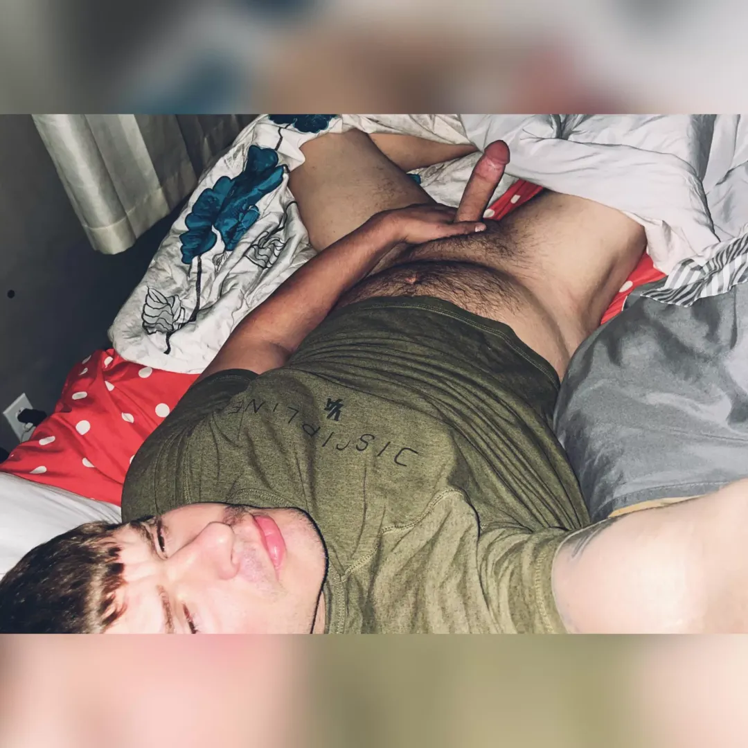 Morning wood posted by thicc_lifter