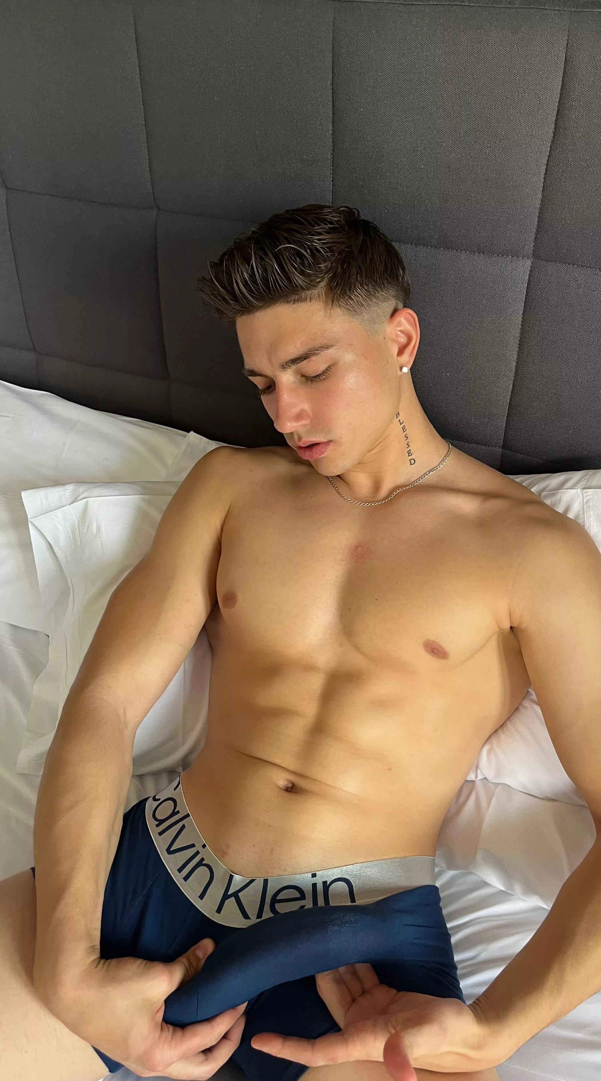 Morning wood posted by Goldengeorgiii