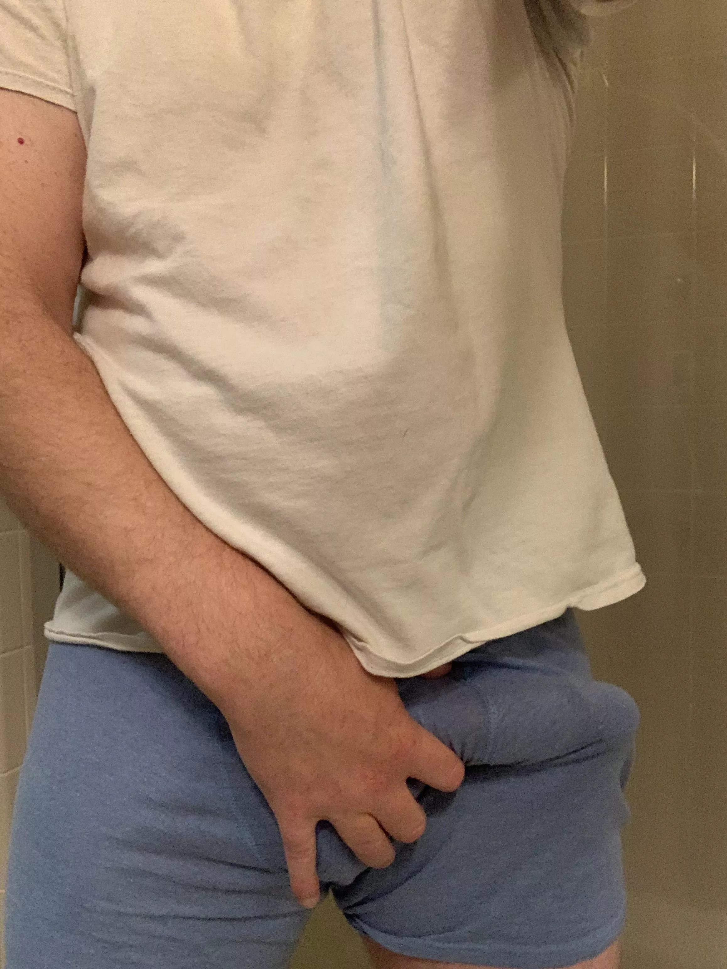 Morning wood posted by likesbigbutts-nolies