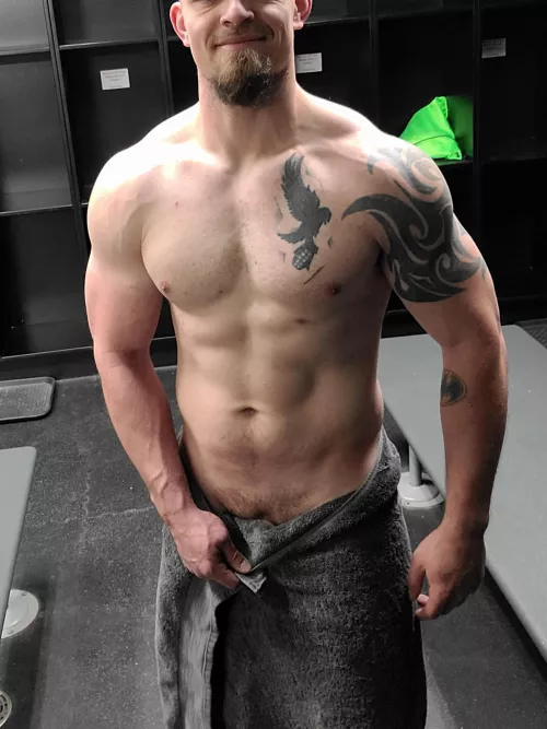 Morning workouts are a killer but at least it gives me a chance for a towel pic by Krakenite_away