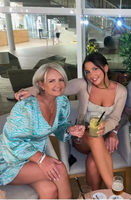 Mother and daughter by forian_