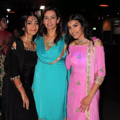 Mother and her two daughters, which order? 👀 by juicybundah