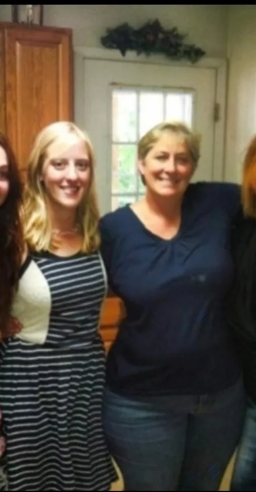 Mother or daughter (dm for more) by RecentFail1911