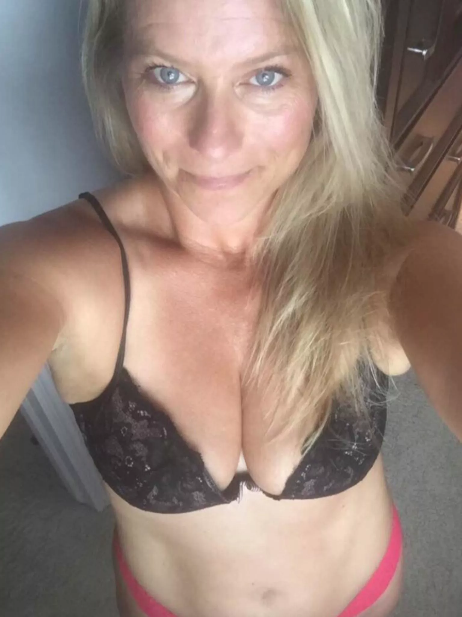 Mother’s Day cum play with mommySnap mom_lolita posted by momma_lolita