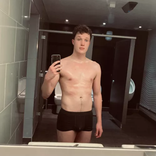 Moved to a new country and finally feel good, but don't have many people to share this with 🤷‍♂️ by JonoCurious