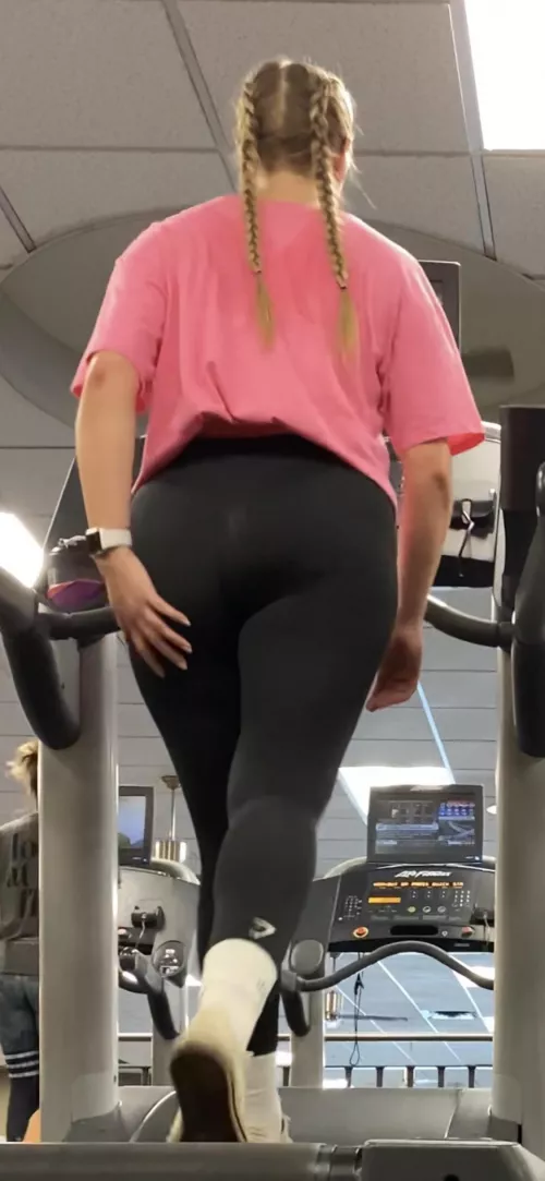 MSG me on KIK me for videos of big booty girls working out at my gym. kik: Mrjetski123 by yuristible