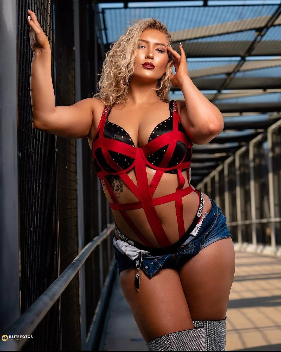 Ms.Lyons🤤 posted by Spaded_King_1500