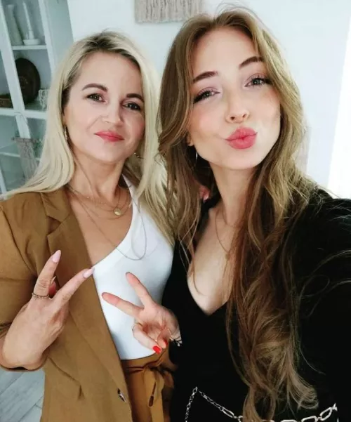 Mum&Daughter by RealisticOpinion405