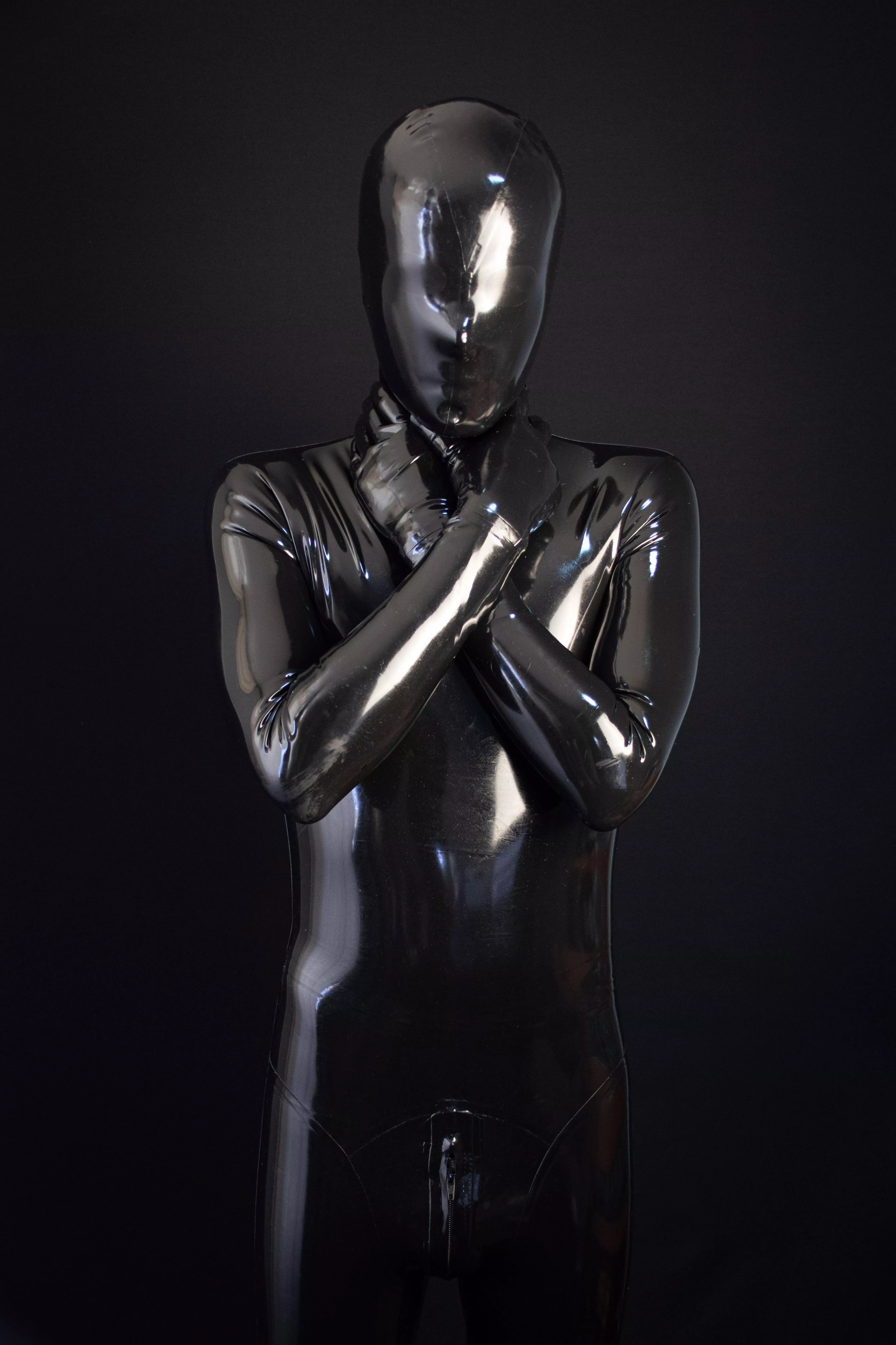 Mummified in latex 😶 posted by ExoPlacer