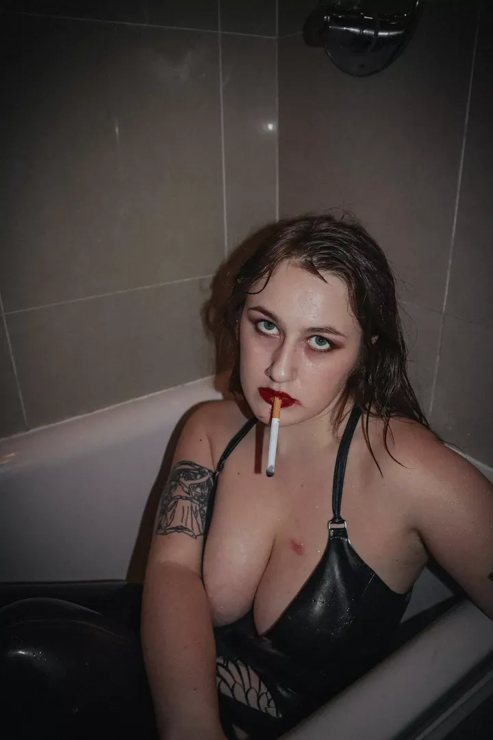 My ashtray isn't human enough posted by minaharder