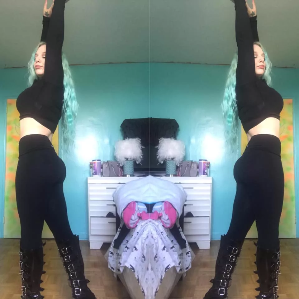 my ass x2 posted by Fr0st_Kitt3n