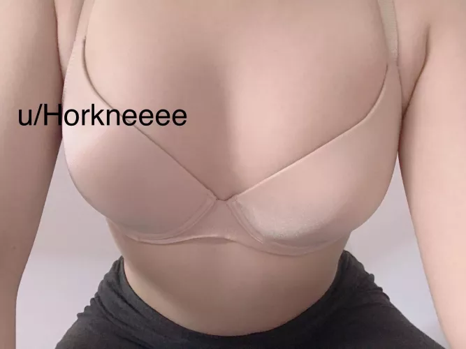 My attempt to seduce you 🥺 by Horkneeee