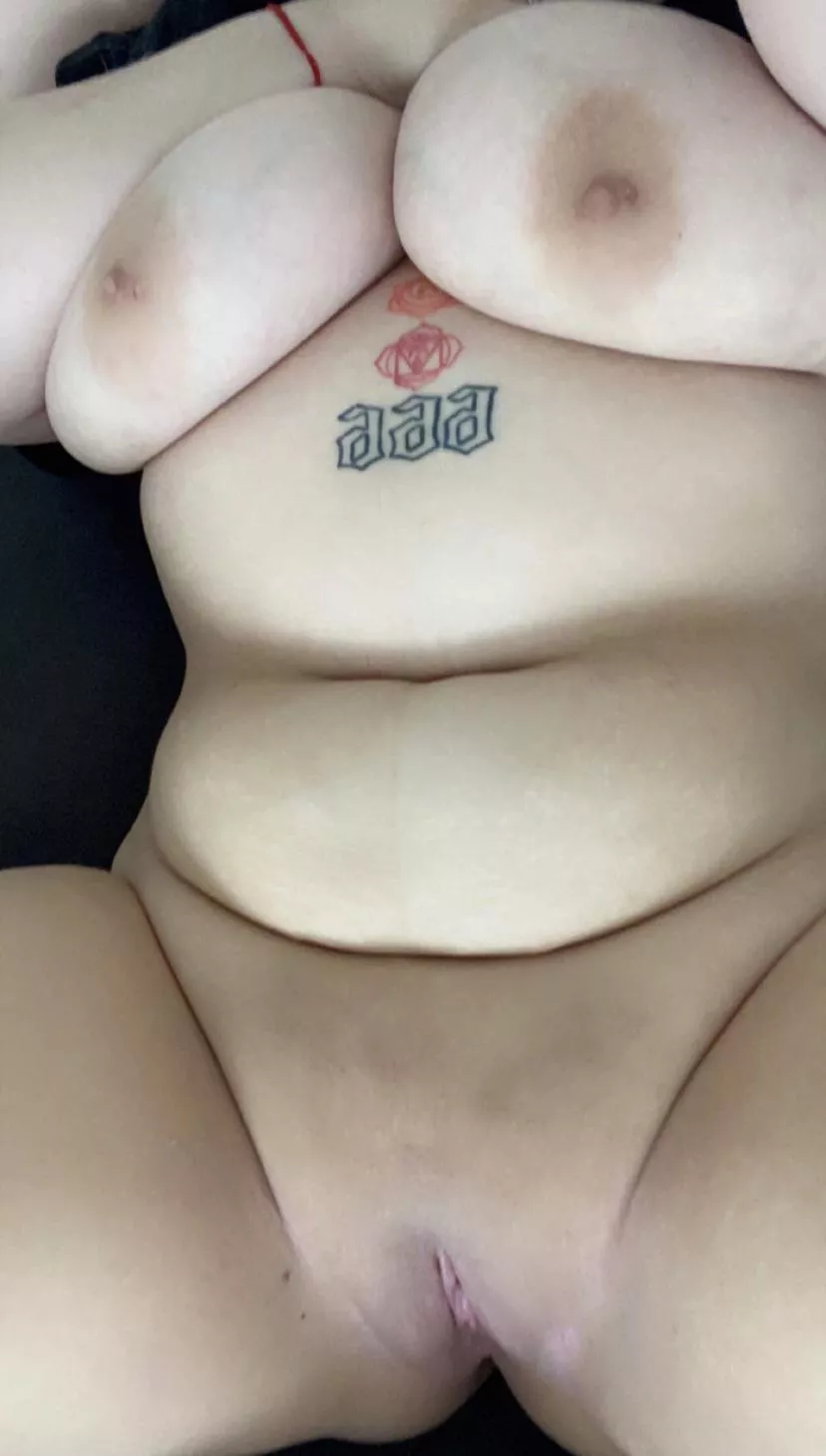 my belly is the perfect thing for you to grab onto☺️❤️ posted by allyrosee16