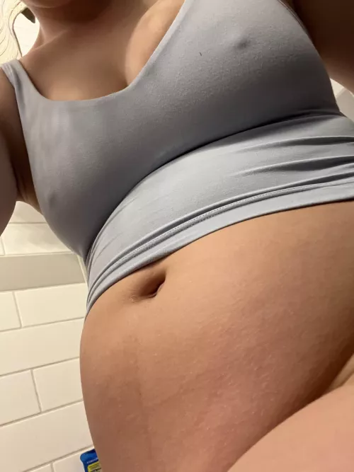 My belly’s so huge now, even when it’s empty 🤤 by cremepuffcumpig