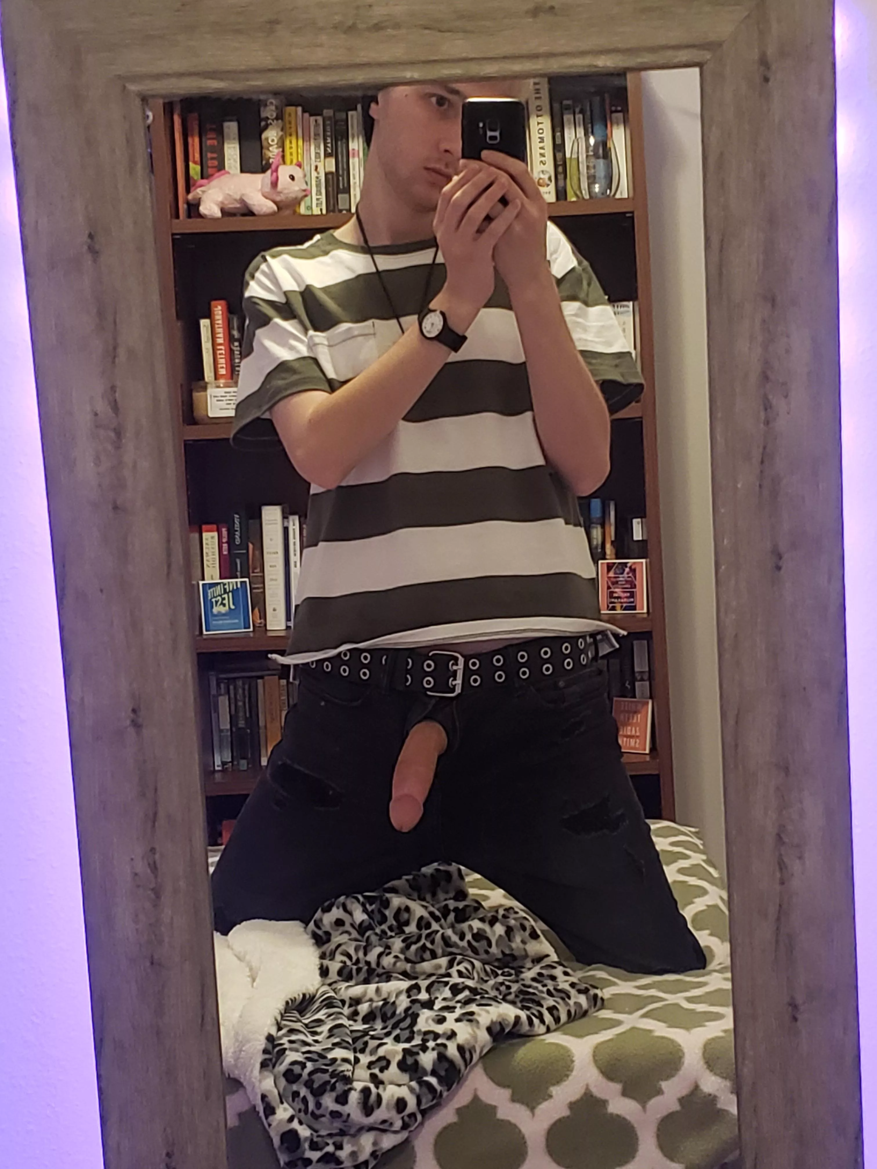 My bf cheated on me, anyone wanna help me fuck the pain away? posted by drinkingupthe