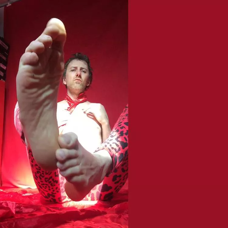 my big man feet on red set of next foot fetish video - Edgeworth Johnstone posted by Edgeworth_Johnstone