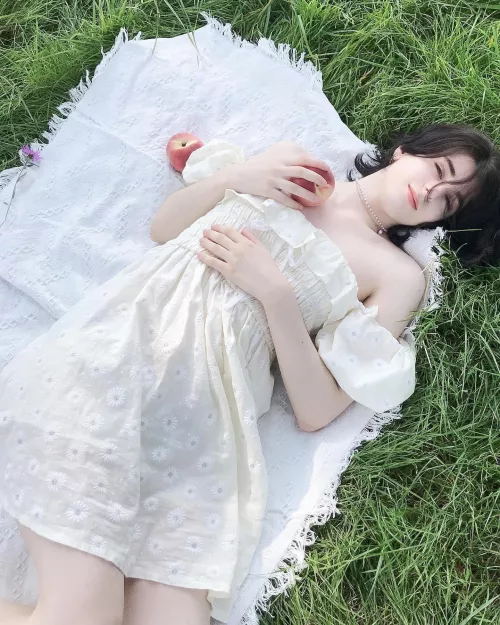 My boyfriend took this picture when we were going on a picnic 🧺 date 💕 by leopayan1999