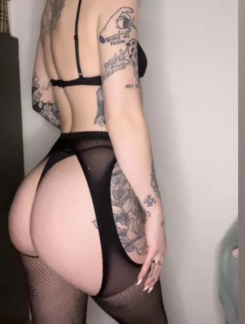 My bum looks good in this [f] by honey_bx