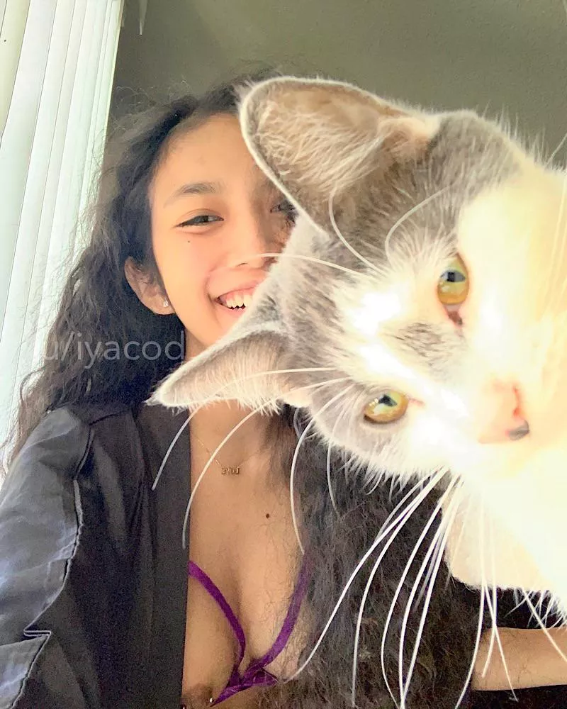 My cat is helping with all of my pictures😂💕💜 posted by iyacod