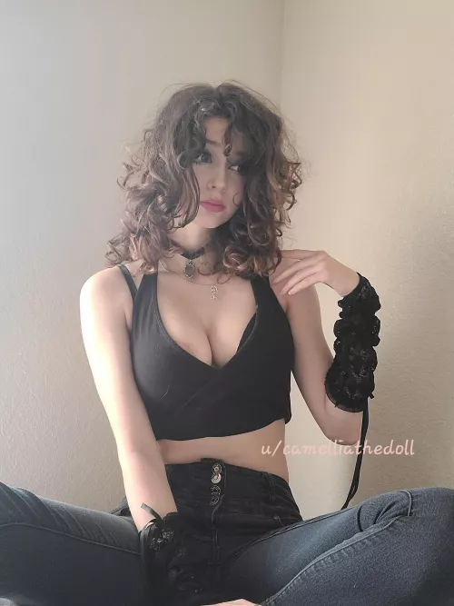 My choker is almost broken, guess your hand will do instead by camelliathedoll