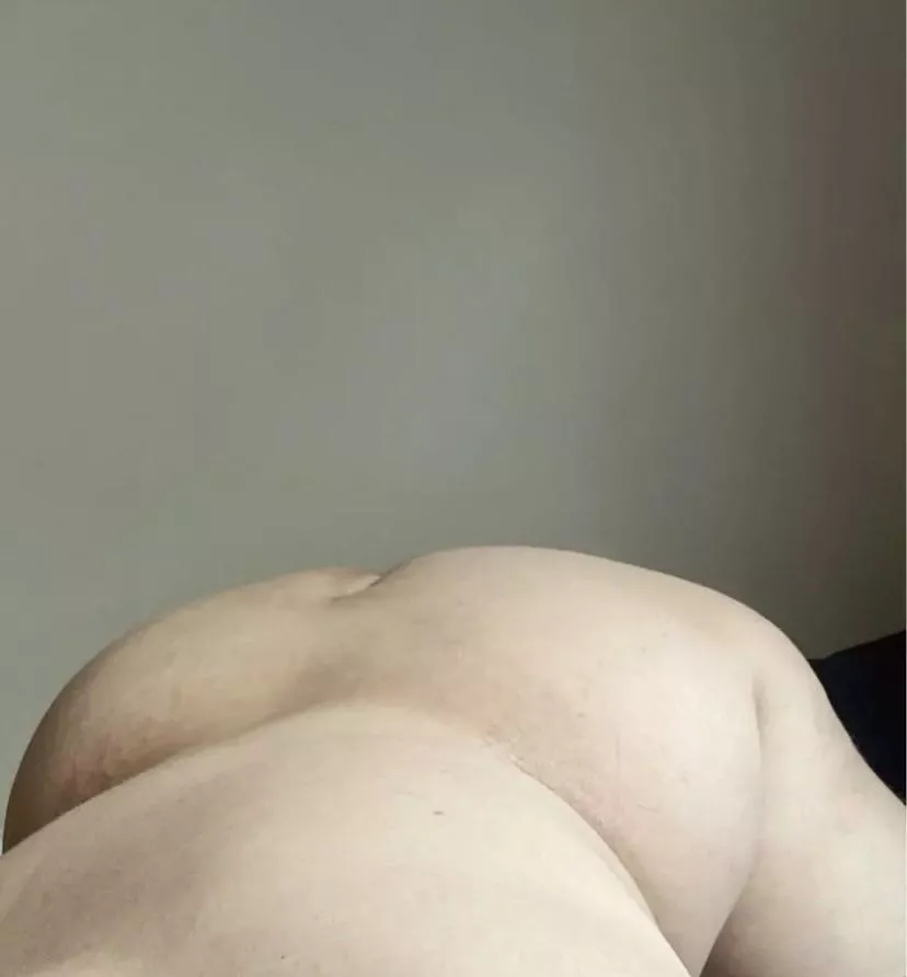 My chubby ass😋 posted by VeryBiCurious