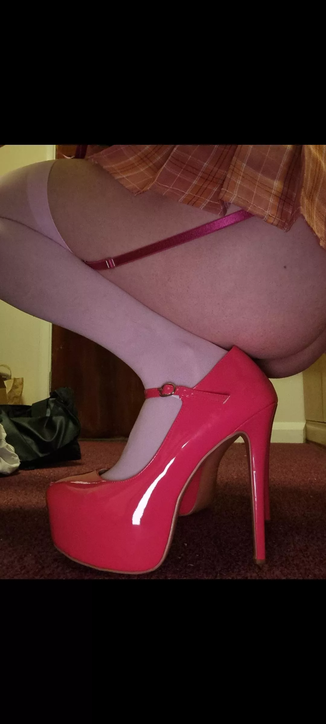 My clitty is twitching in its cage😖 posted by HotSissySlut69