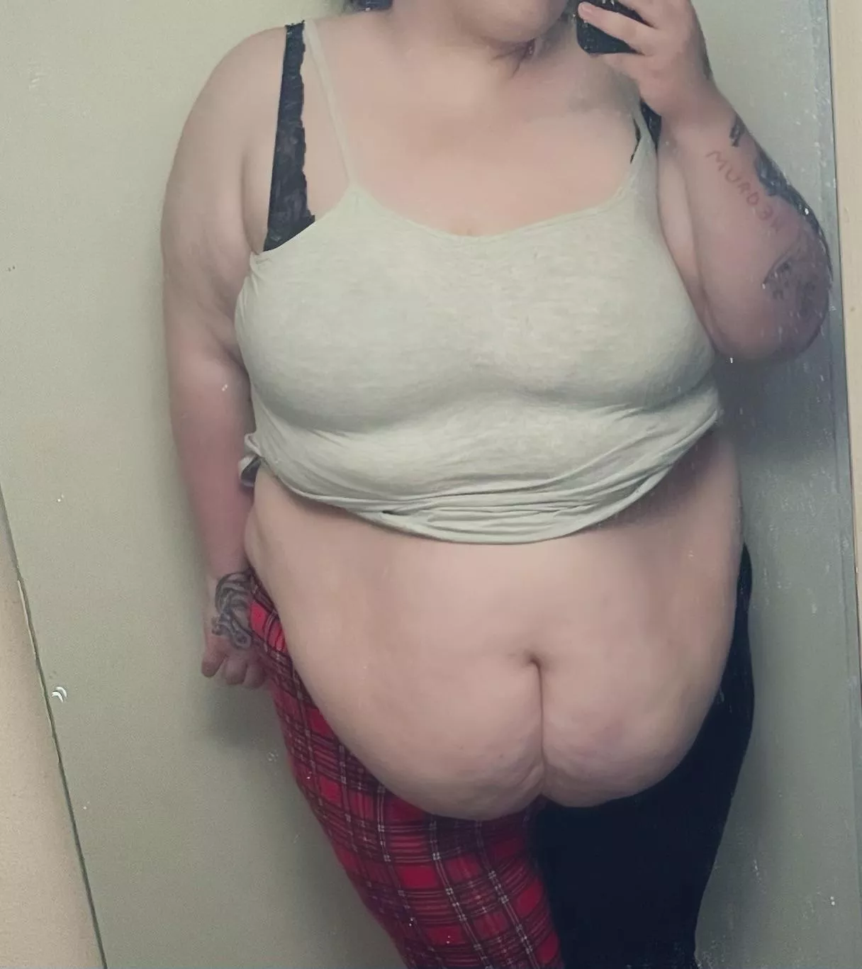 My confidence has gone up so much since being in these groups. I love you all. Seeing all the different but beautiful bodies & seeing all the admirers. ❤️❤️ posted by Horrorwhorexox