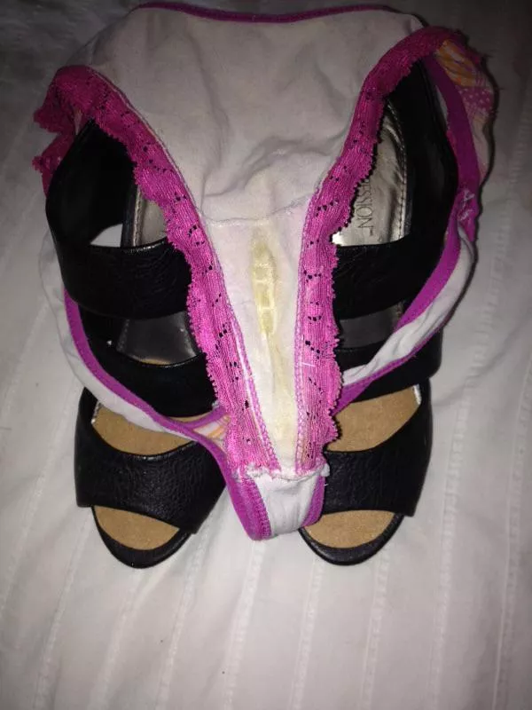 My cousins xs cotton thong smells so good posted by myother1account