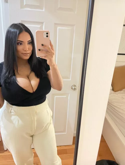 my coworker has some big tits by DatBoiGucci811