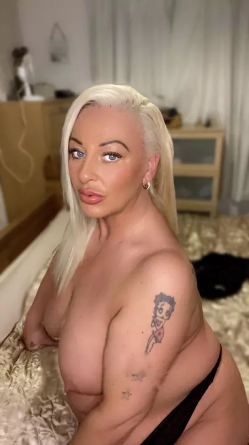 My curves your place f46 by alicecouger